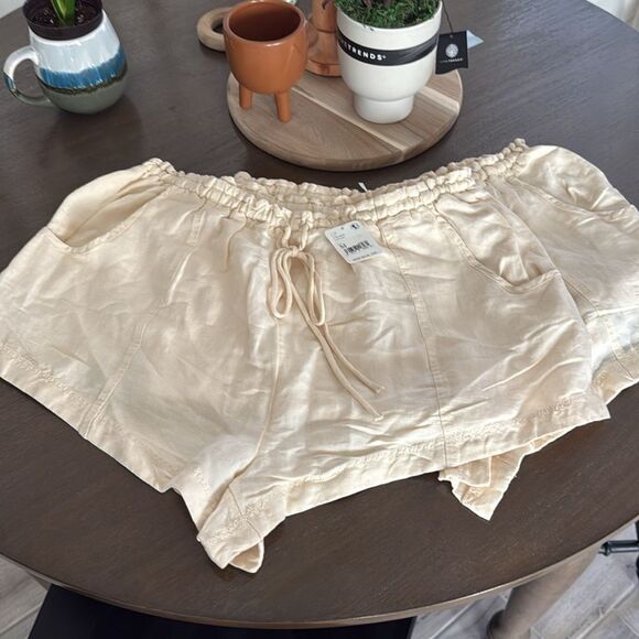 NWT Free People Mirella Cinched Drawstring Cream Shorts Viscose Linen Boho - Picture 8 of 9
